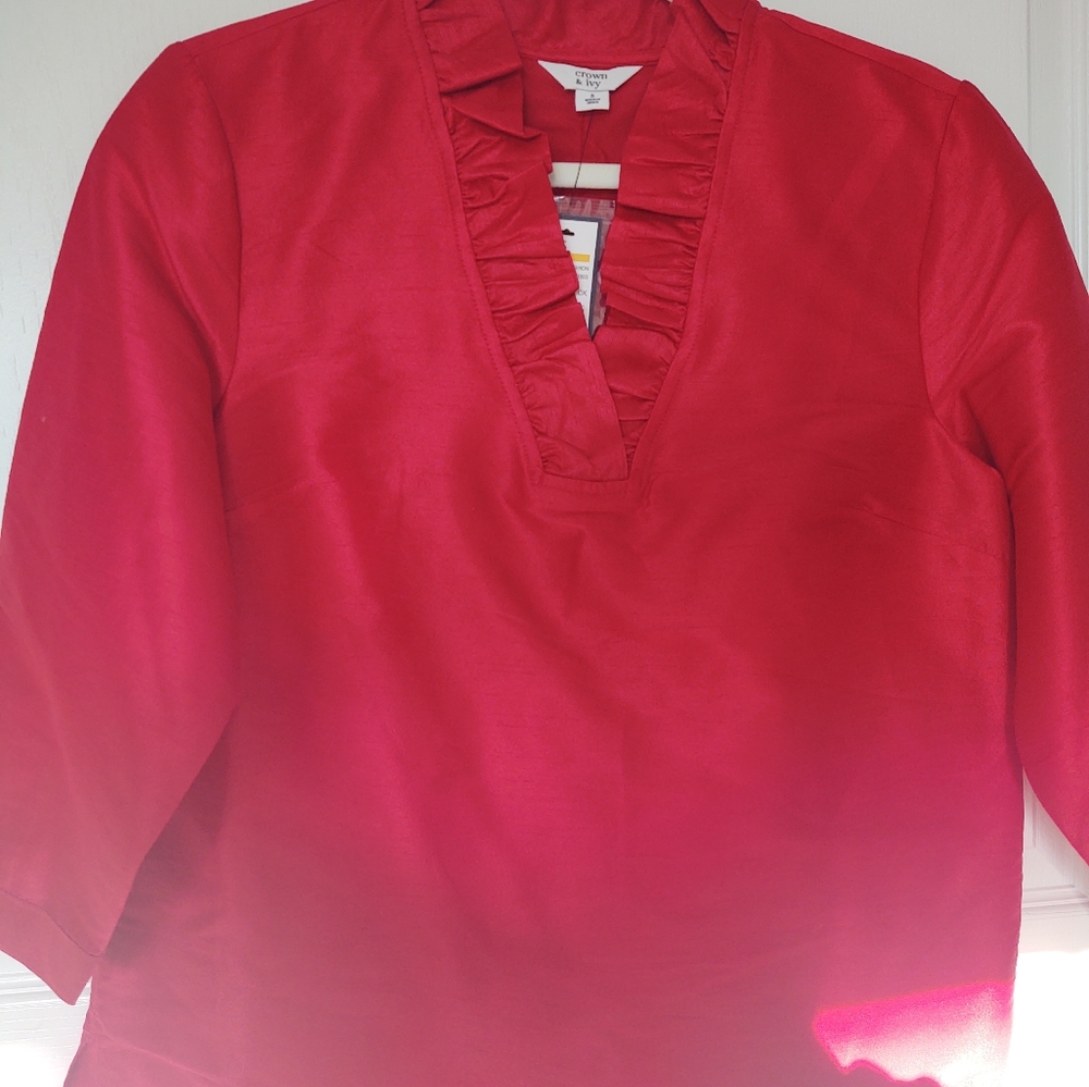 NWT Crown & Ivy top